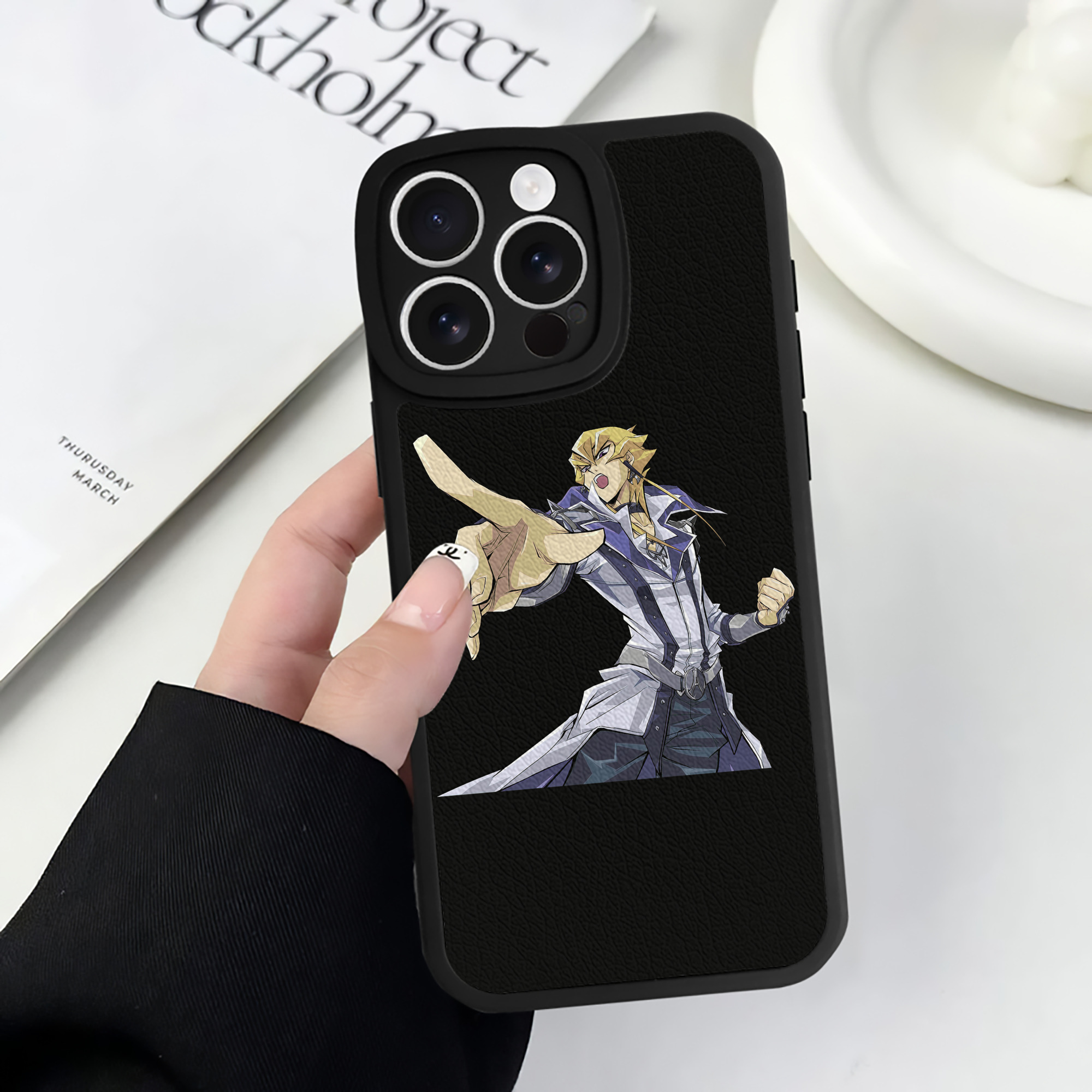 （画像用） 遊☆戯☆王 Yu-Gi-Oh! 【iPhone 16シリーズ対応】シリコンスマホケース（レザー調） 材質：シリコン
